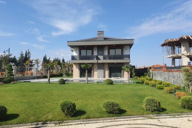 Silivri Ortaköy’de 7+2 İskanlı Lüks Villa – 1.000 m² Arsa, Vatandaşlığa Uygun, 36.000.000 TL