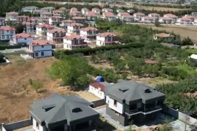 Silivri Ortaköy’de 1.100 m² Arsa İçinde Deniz ve Orman Manzaralı 2 Lüks Villa – Tek Fiyat!